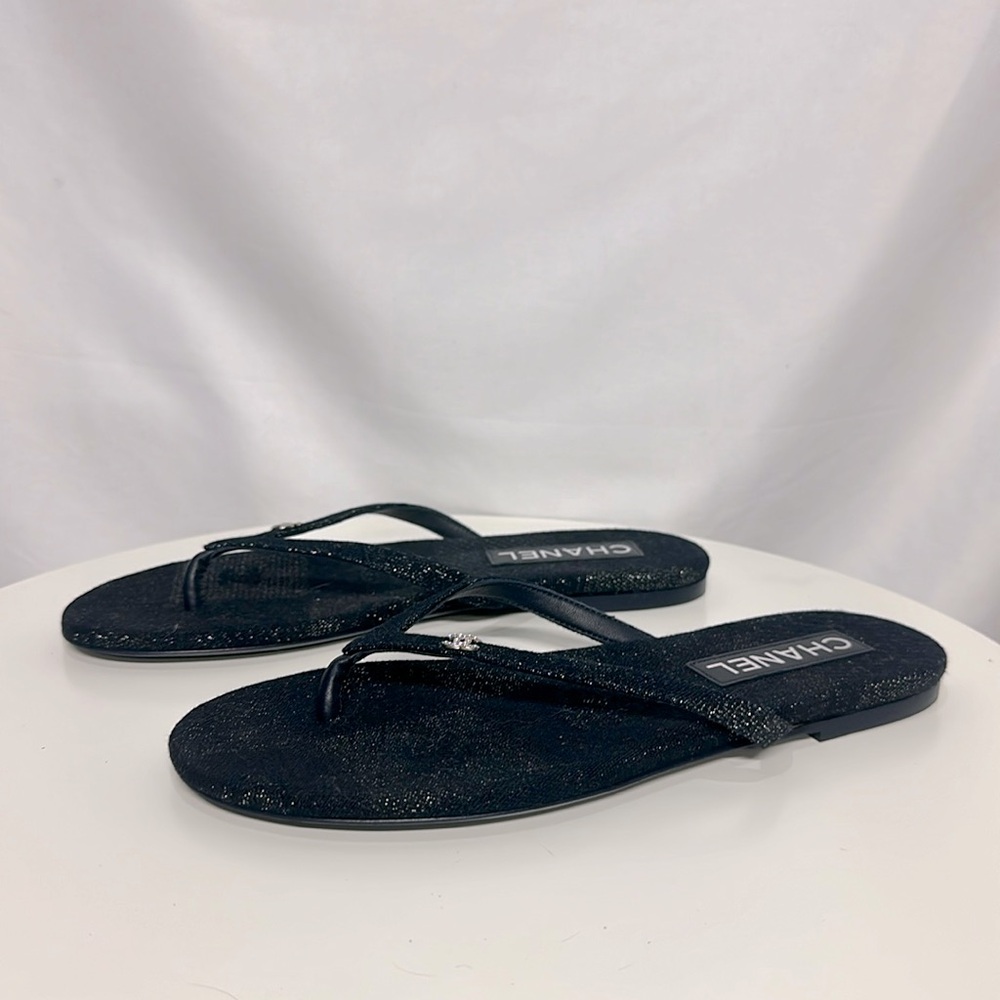 NWOT CHANEL 2024 Spring/Summer Flip Flops |Size 39